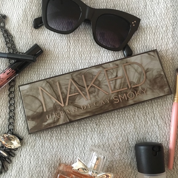 Urban Decay Naked Smokey Pallete - Picture 3 of 3